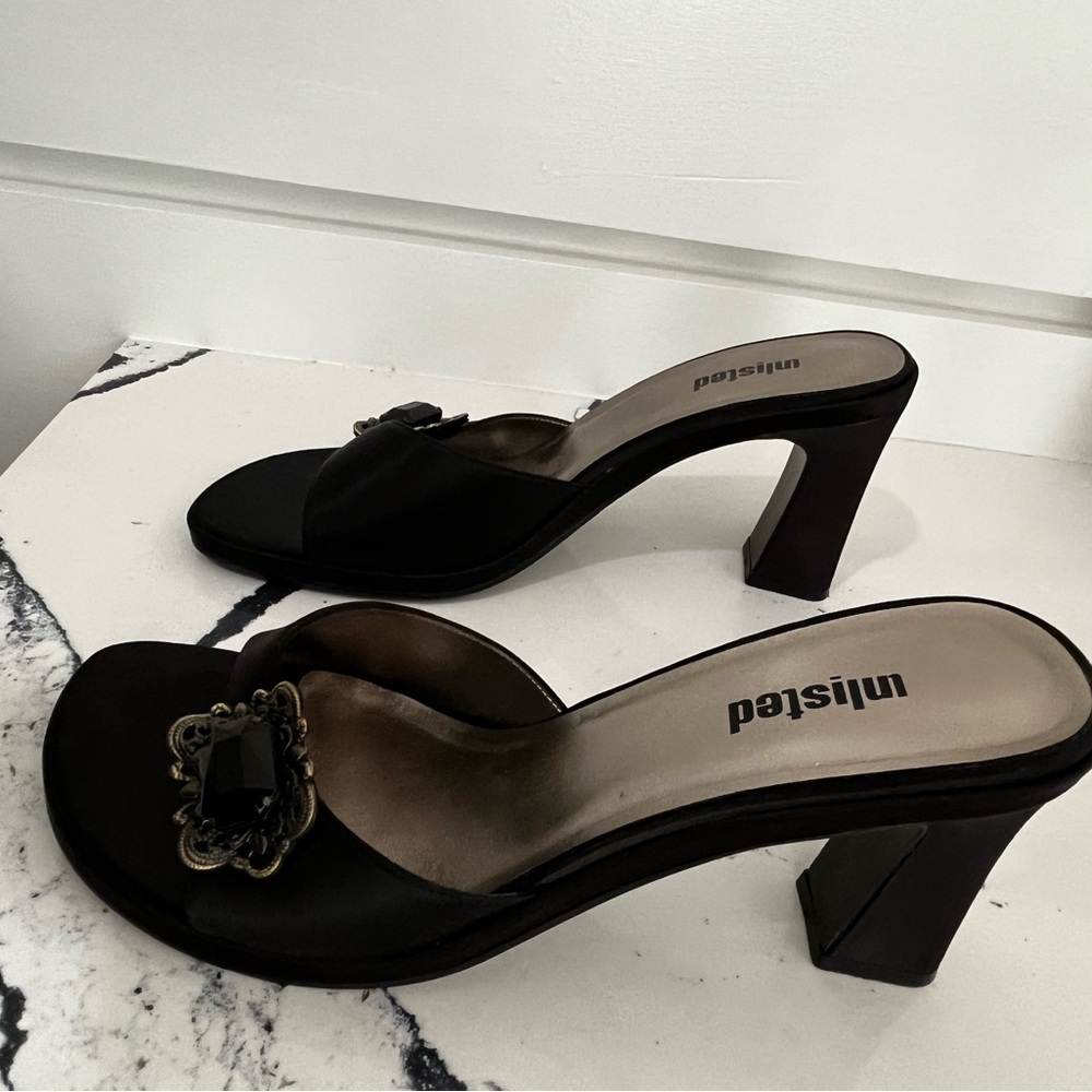 Black chunky heel shoes